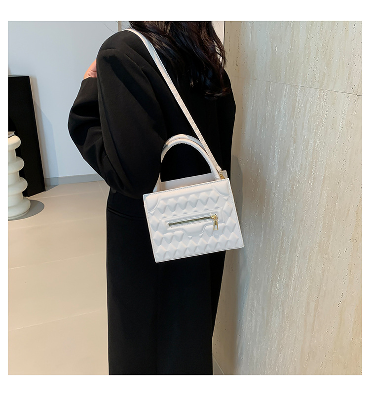 Simplified diamond grid embossed women's handbag 2024 new solid color Korean version stylish single shoulder crossbody_voghion.com
