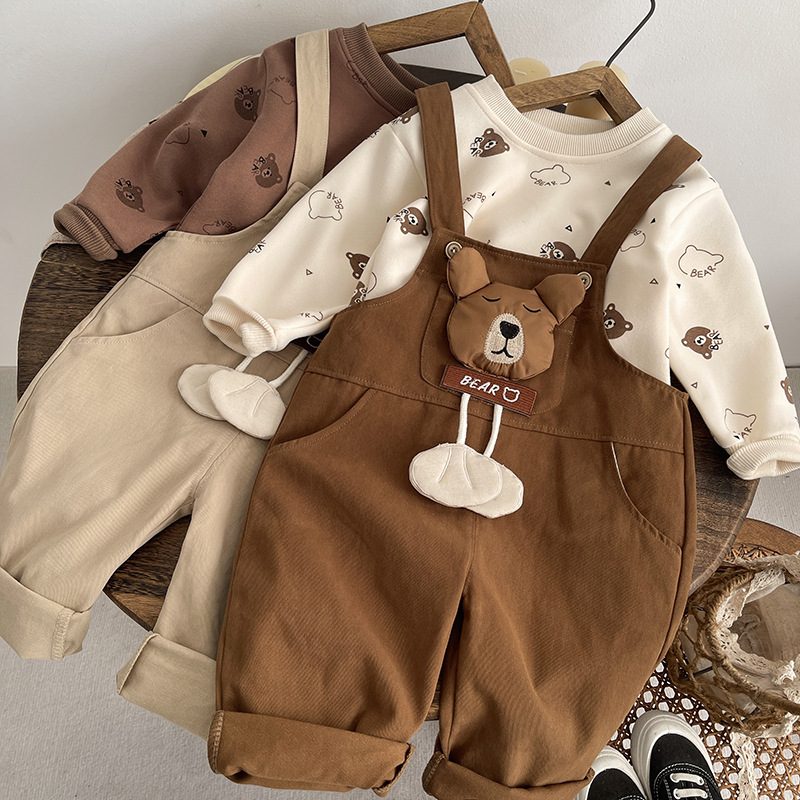 New autumn style overalls set for boys aged 1-3 years old. Stylish and cute two-piece set for boys' autumn baby overalls.