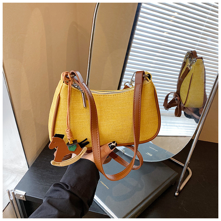 A niche design and fashionable underarm bag for summer 2025, a versatile and high-quality crossbody bag for women's daily commuting undefined