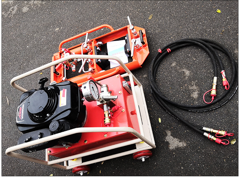 内燃钢轨推瘤机_08