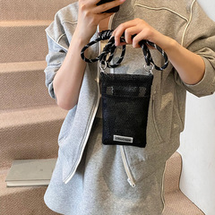 甘くて清新な携帯電話のカバンの女性2025夏の新型の透かし彫りのショルダーバッグは斜めに網の目の携帯の収納のカバンを掛けます。