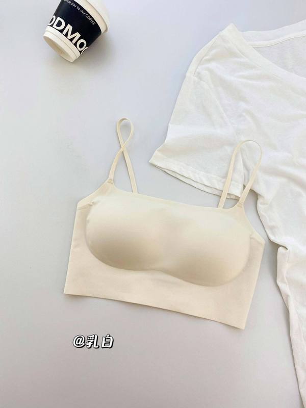 6070オリジナルの細い肩にスチールリングのないブラジャーが集まっています。|undefined