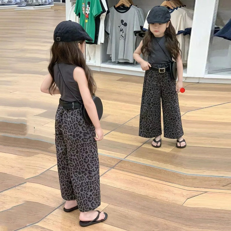 韓国子供服 2025 夏の新ダークグレーショートスリムコットンベスト女の子ヒョウ柄ワイドレッグパンツ 2 点セット|undefined
