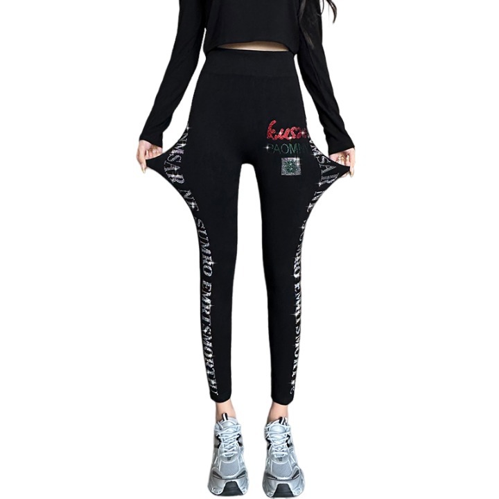 Vêtements pour femmes nouveaux leggings slim et à la mode en forme d'ours en diamant pour femmes pouvant être portés à l'extérieur des leggings en coton modal petits pantalons_voghion.com