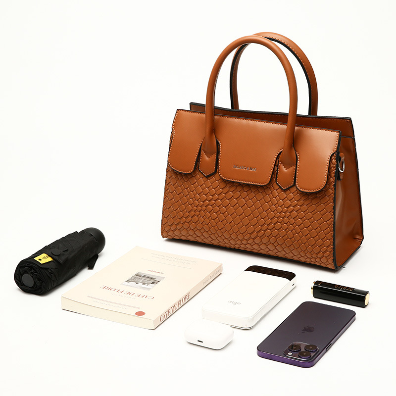 Comercio exterior transfronterizo Bolso de mujer 2024 nueva moda retro europea y americana en relieve hombro crossbody portátil de gran capacidad al por mayor