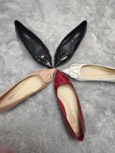 V-Buckle Shoes Flat