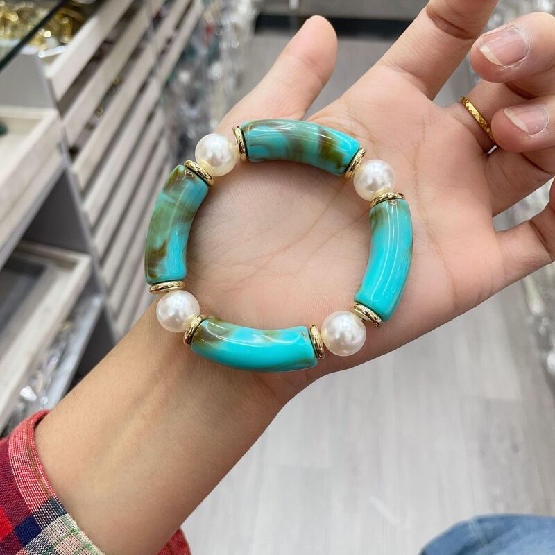 ヨーロッパとアメリカのファッショナブルなパーソナライズされたアクリルエルボブレスレット、湾曲した竹管、女性用パール弾性ロープ友情ブレスレットジュエリー|undefined