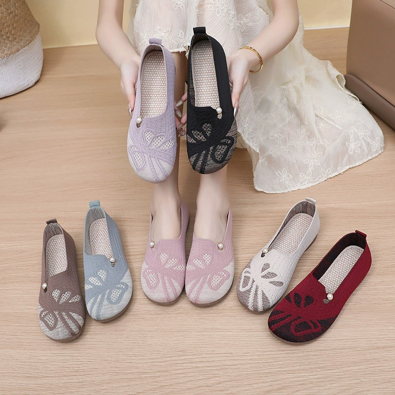 Весенние новые старые пекинские туфли из ткани женские модные летающие дикие туфли мамы легкие и дышащие туфли на плоской подошве женские