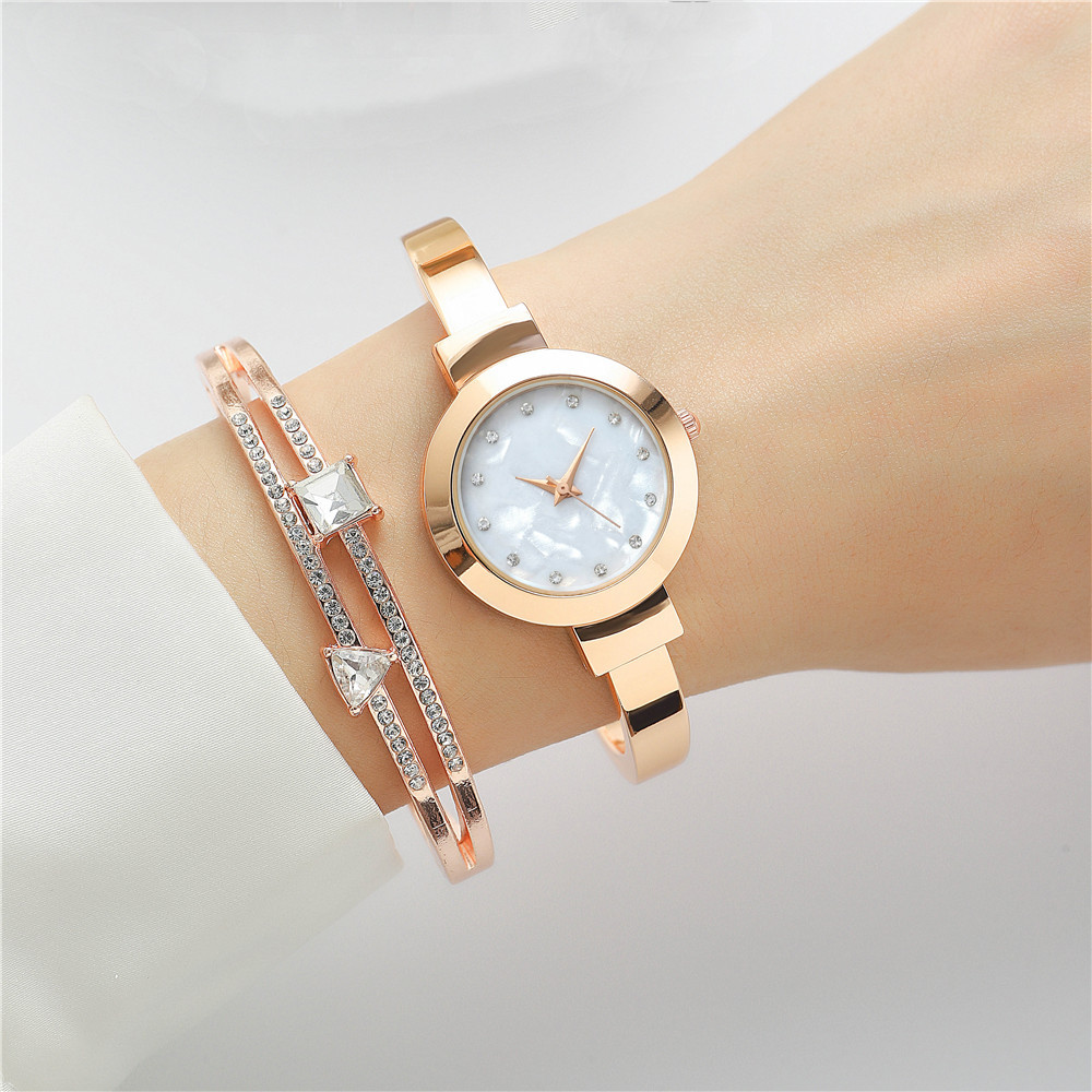 Elegant Simple Style Round Horseshoe Buckle Quartz Women's Watches display picture 2