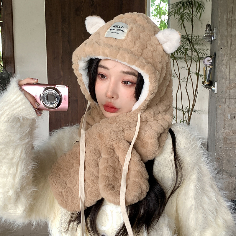 대비되는 색상의 기하학적 곰-카키