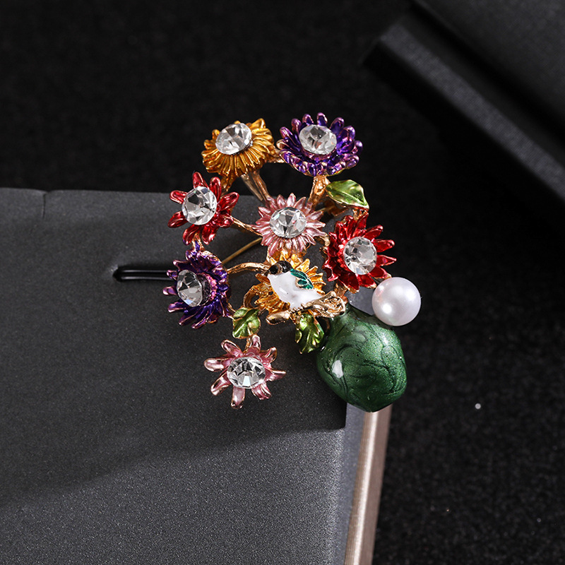 Factory direct supply enamel vase flower arrangement brooch fashion temperament all-match pearl plant flower series clothing accessories