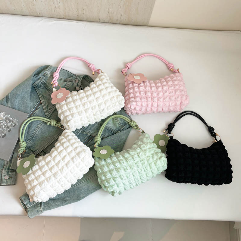 Bolso casual coreano de moda de gran capacidad plisada 2025 primavera nuevo estilo estilo estilo occidental bolso de axila de un solo hombro bolso de nube bolso femenino