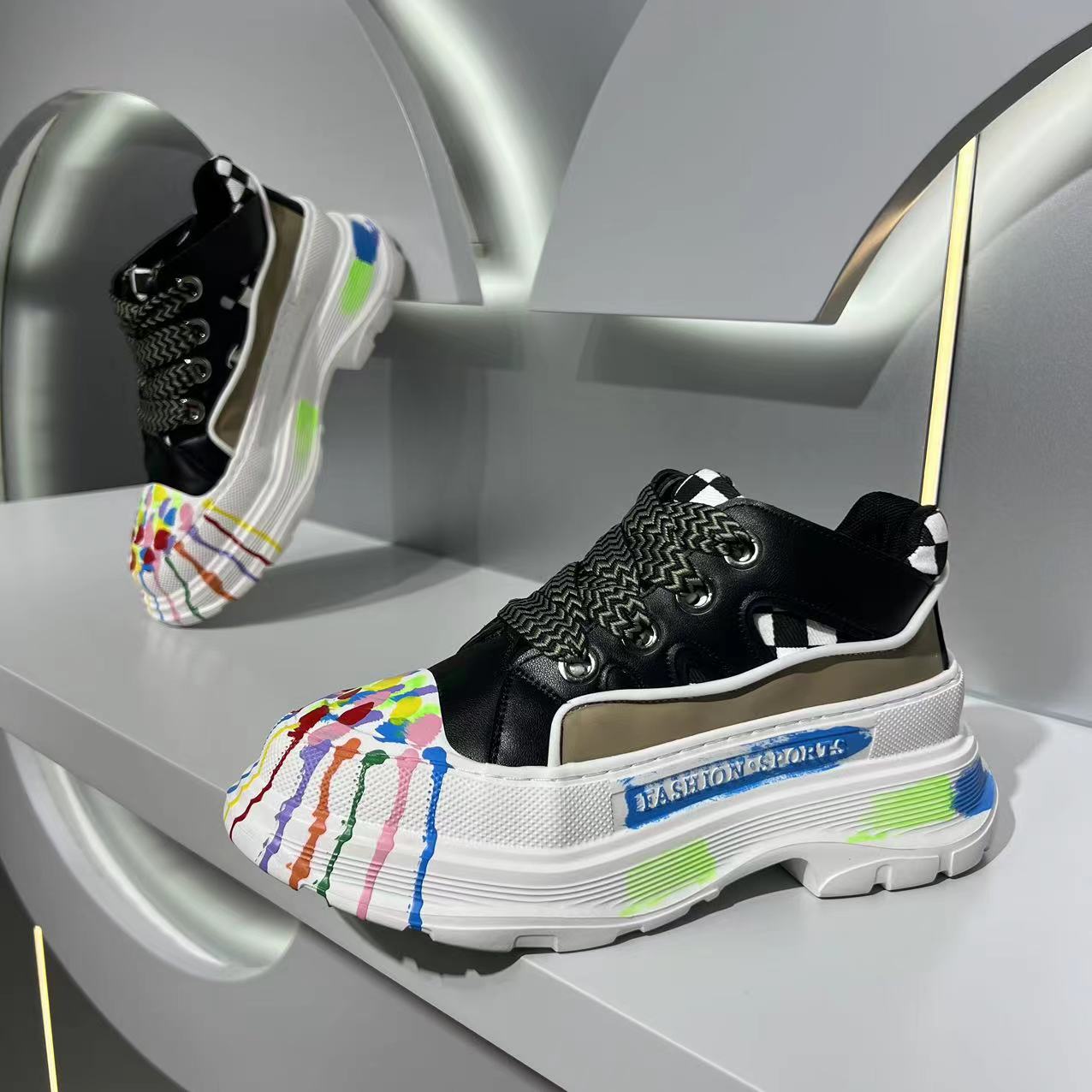 Men's shoes for young men 2024 new spring personalized graffiti thick soled platform shoes men's lace up low top sneakers men_voghion.com
