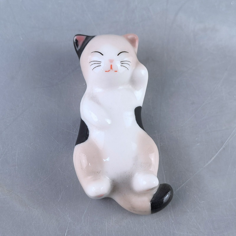 Animal encantador cerámica gato pequeño ornamento bolígrafo palillos porta palillos porta palillos porta palillos almohada de hotel tienda de materiales diarios soporte de palillos
