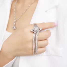 项链;耳环;耳钉