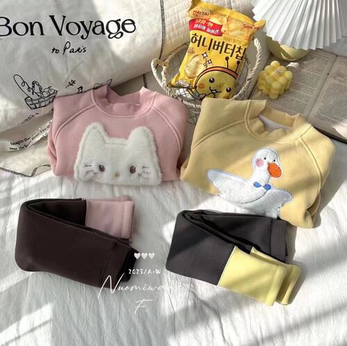 Women's Padded and Thick Hooded Sweatshirt with Cartoon Style, Stylish and Oversized, Long-Sleeved Top for Girls, Padded Base Layer for Autumn and Winter