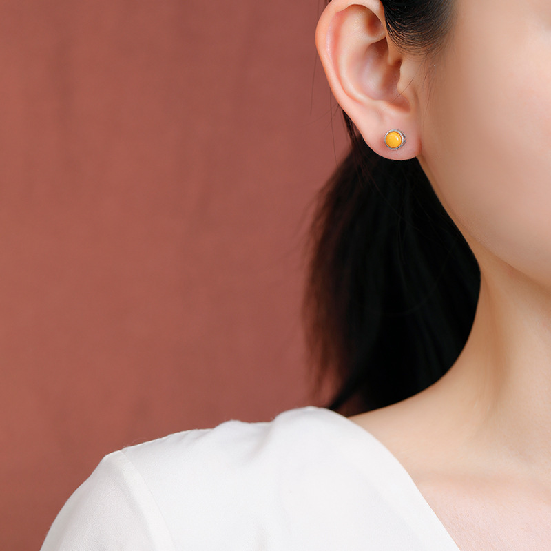 Bông tai bạc S925 hình tổ ong retro cổ điển, mặt tròn khắc chữ thần chú — một cặp