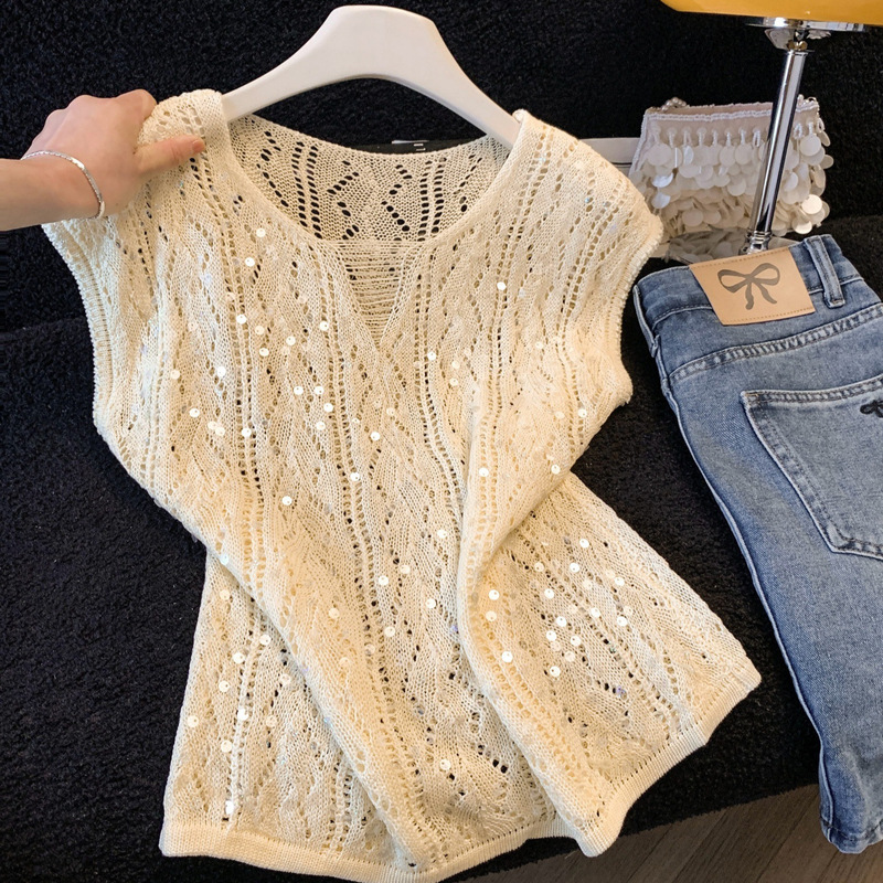Real Shot~ Hollow-Out Knit Cardigan for Women, 2026 Summer New Style, Age-Reducing and Slimming, Sequined V-Neck Short Top Real Shot~ Hollow-Out Knit Cardigan for Women, 2026 Summer New Style, Age-Reducing and Slimming, Sequined V-Neck Short Top