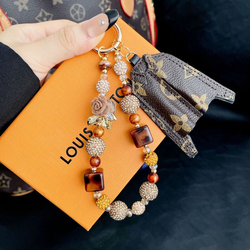 High-End Handmade Mobile Phone Hanging Chain for Women, Short Chain, Fashionable Lv Clothes, Presbyopic Series, Mobile Phone Bag, Short Pendant
