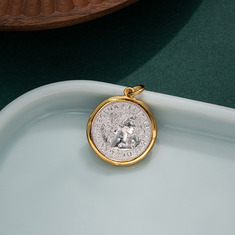 La exquisita sensación de la luna británica con seis peniques de amor moneda de suerte colgante de monedas retro de la reina