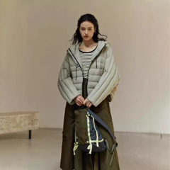冬の新商品90白鴨の羽毛ジャケットのデザイン保温パン服の女性は帽子のコートを合わせます。