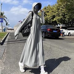 日焼け止め服の女性は夏2025年に新しい超ロングタイプの氷糸紫外線防止ブラウスの薄い全身日焼け止め服のコートです。