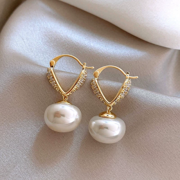 16#Ear buckle-Gold-Love (True Gold Plating)