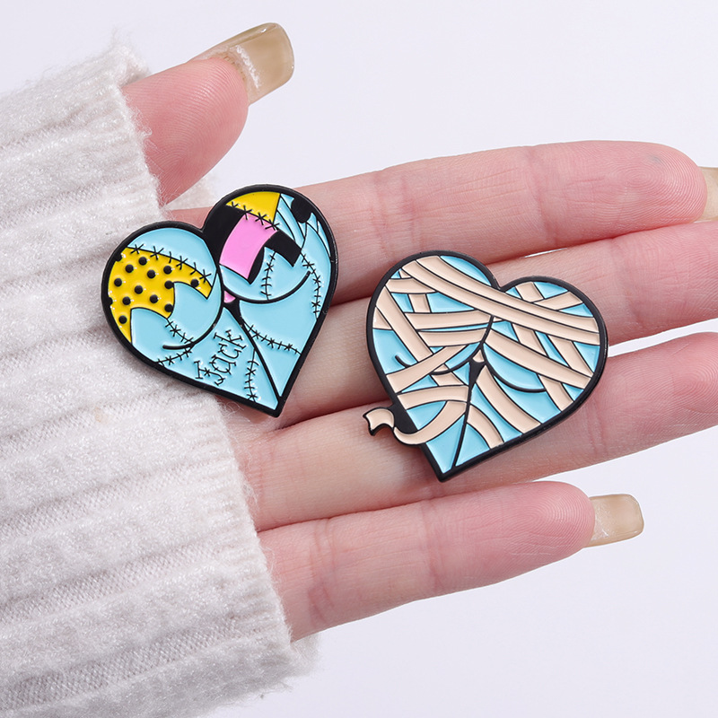 All Seasons Season Cute Pin Letter Heart Shape Alloy Stoving Varnish Unisex Brooches