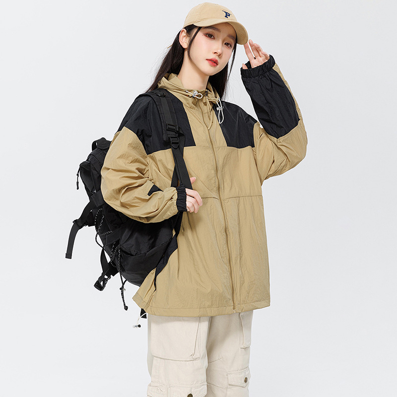 Una pieza de ropa de protección solar de montaña de Daifa mujer de verano nuevo anti-UV manga larga chaqueta con capuchón ligera para hombre 8039 image 1