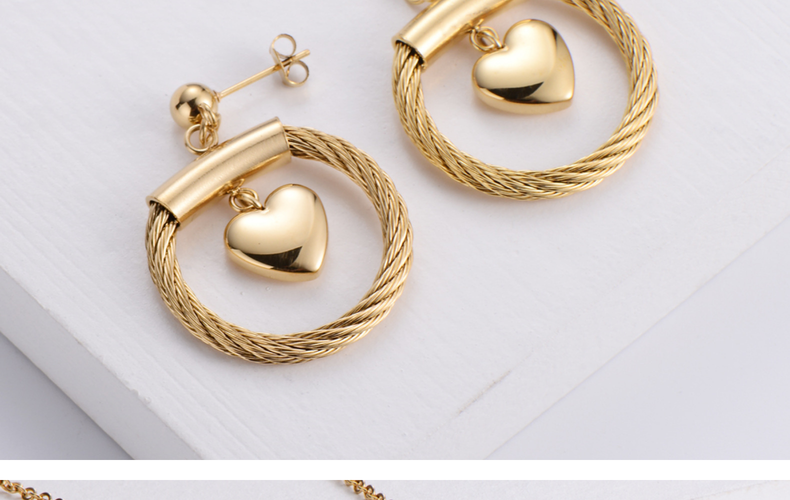 Golden Heart-shaped Pendant Necklace Earrings Set Wholesale Nihaojewelry display picture 8