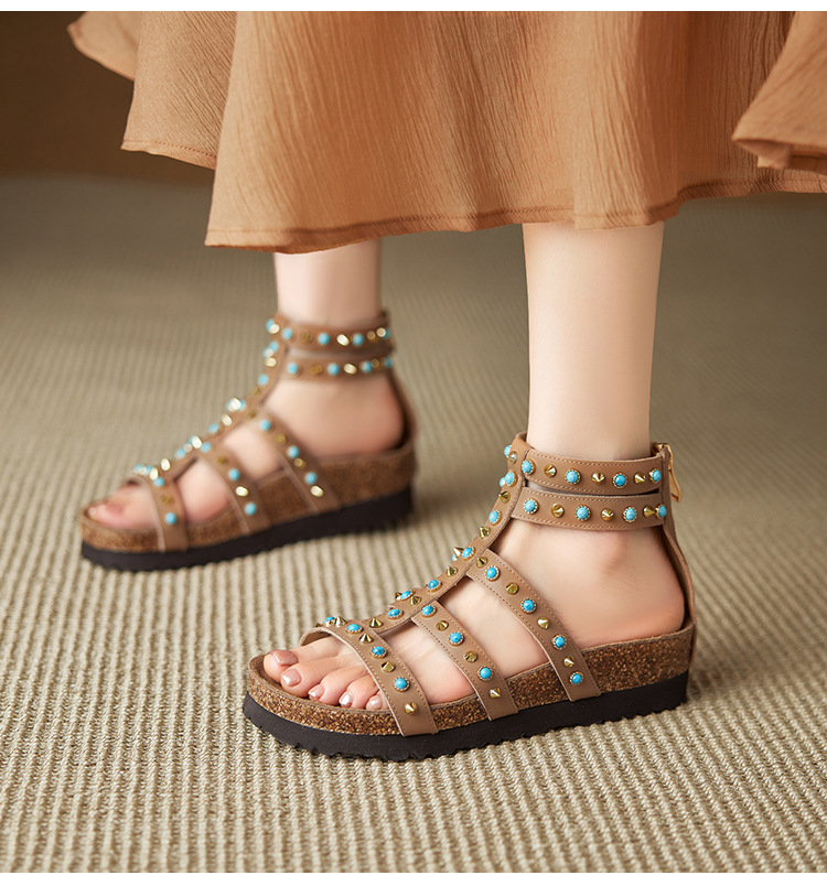 Sandal nữ hở mũi đế dày 4.5 cm phong cách Bohemian đinh tán — đen chi tiết 13