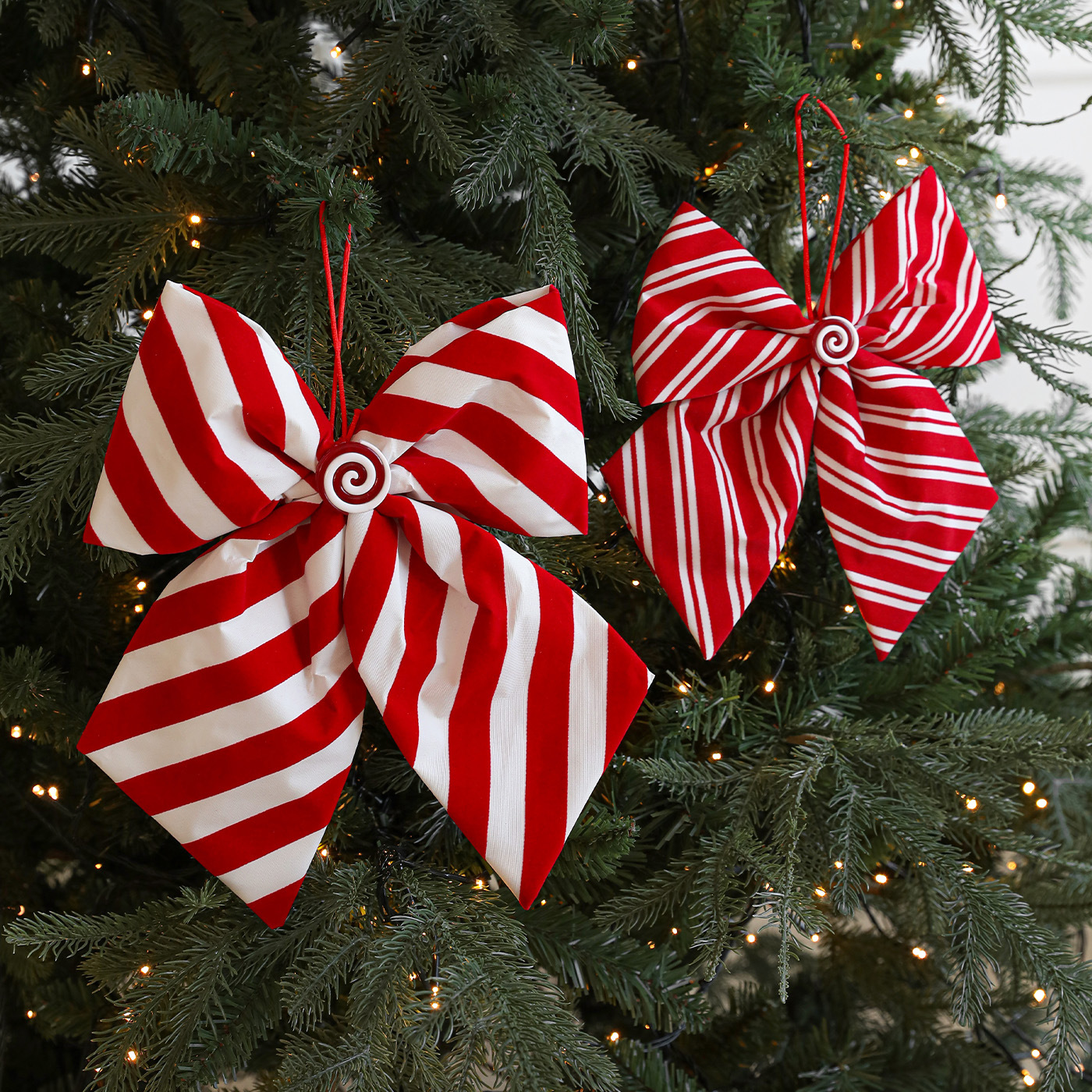 Tela transfronteriza arco de rayas rojas y blancas colgante de Navidad polvo adhesivo borde blanco colgante de árbol de Navidad decoración de alta calidad