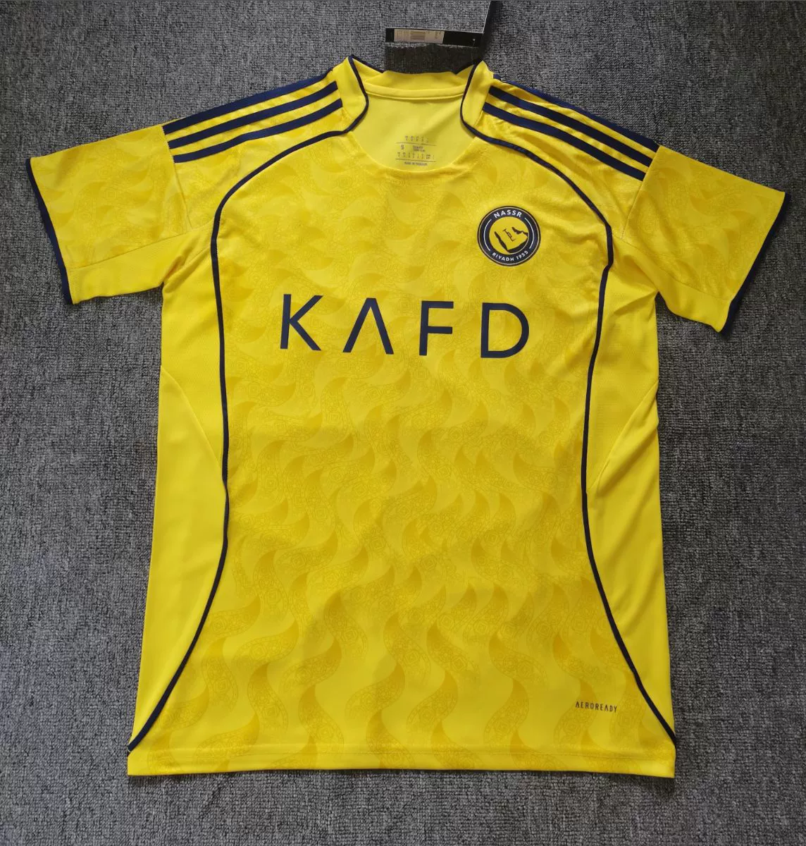 Футбольная футболка, разные клубные дизайны (Atlanta, Barcelona, Lisbon, South Africa), размеры S–XXL