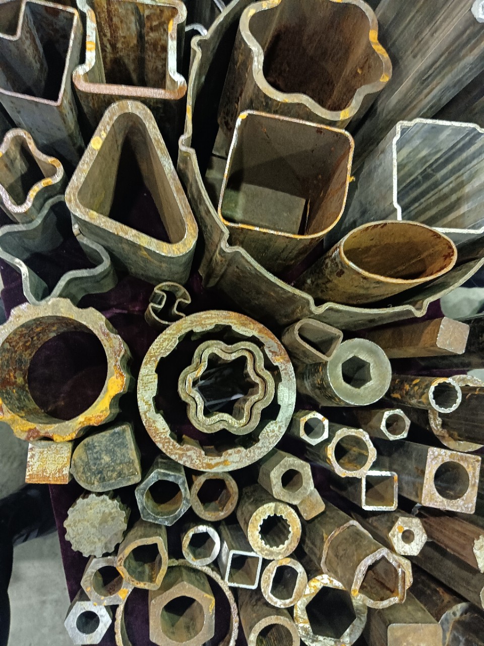 厂家直供 异形钢管 冷拔凹槽方  异形梅花 八角 各种规格材质配件