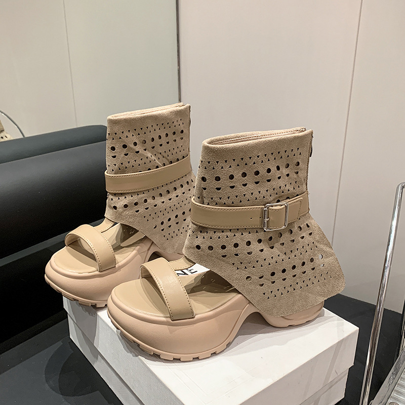 Aumentar la altura de los dedos expuestos botas respirables huecas 2026 nuevo verano pequeño muffin retro sandalias romanas