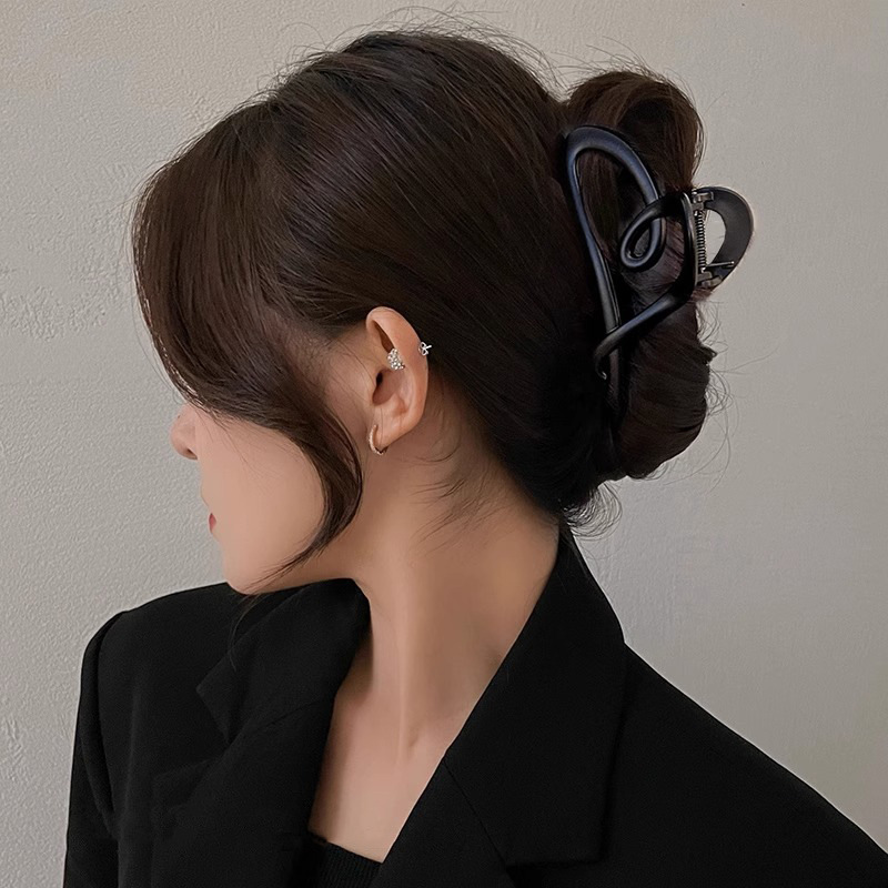 Estilo coreano de alta gama grande clip de agarre negro femenino 2025 nuevo clip de pelo en la parte posterior de la cabeza clip de tiburón clip de horquilla tocado