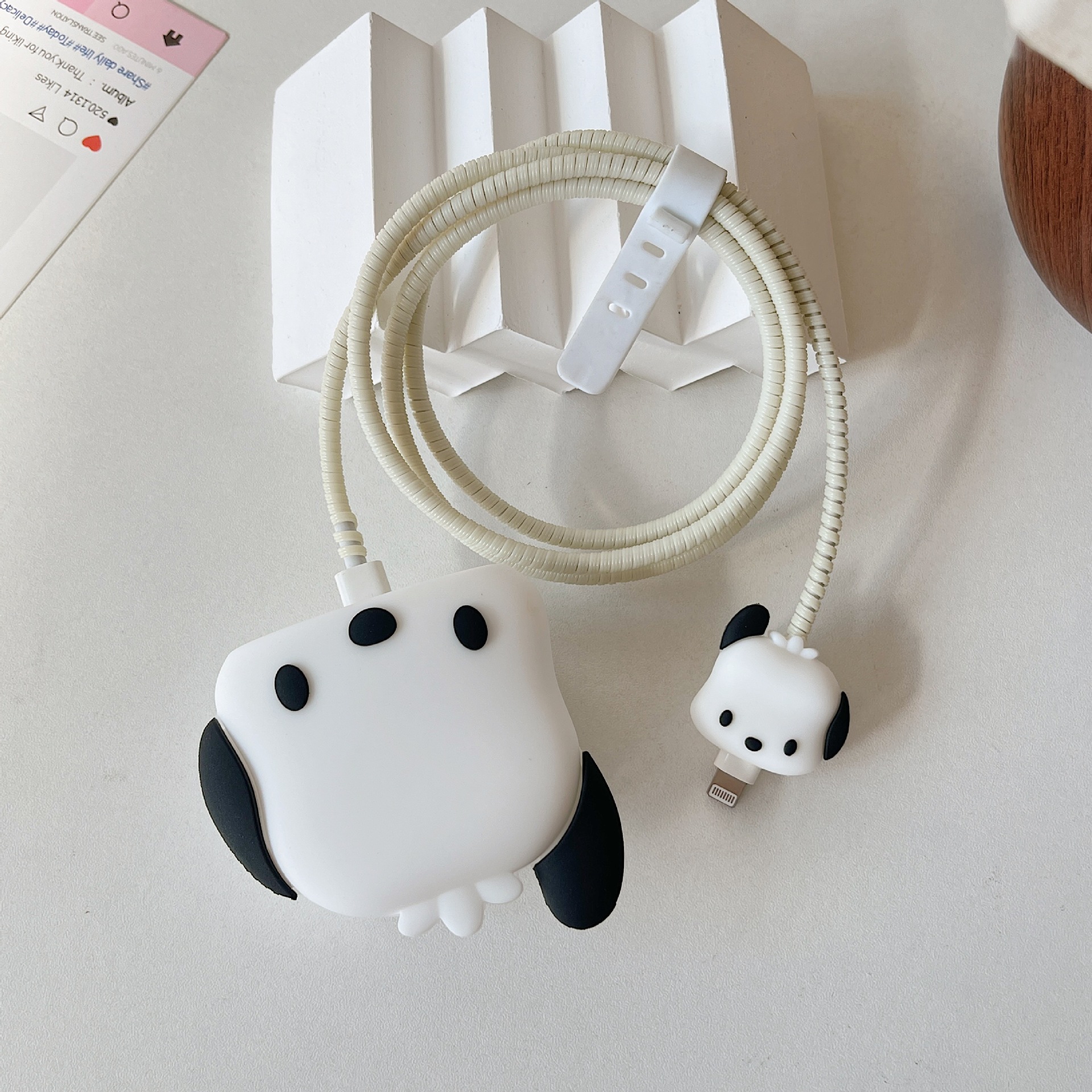 2024 nueva cubierta protectora de cabezal de carga rápida estándar británico de dibujos animados de 20W para cargador de Apple 20WPD plegable de tres enchufes