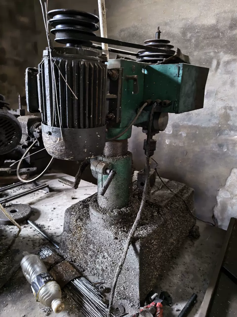 工厂出售数控机床仪表车抹茶200吨冲床冷镦机塑料压机电动机钻床