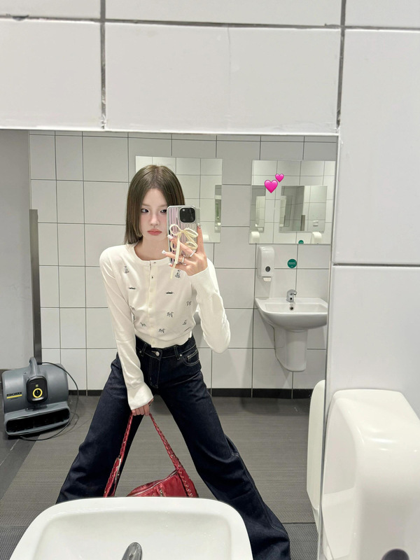 刺绣小狗短款白色毛衣针织开衫女早秋季新款修身高腰小上衣打底衫|undefined