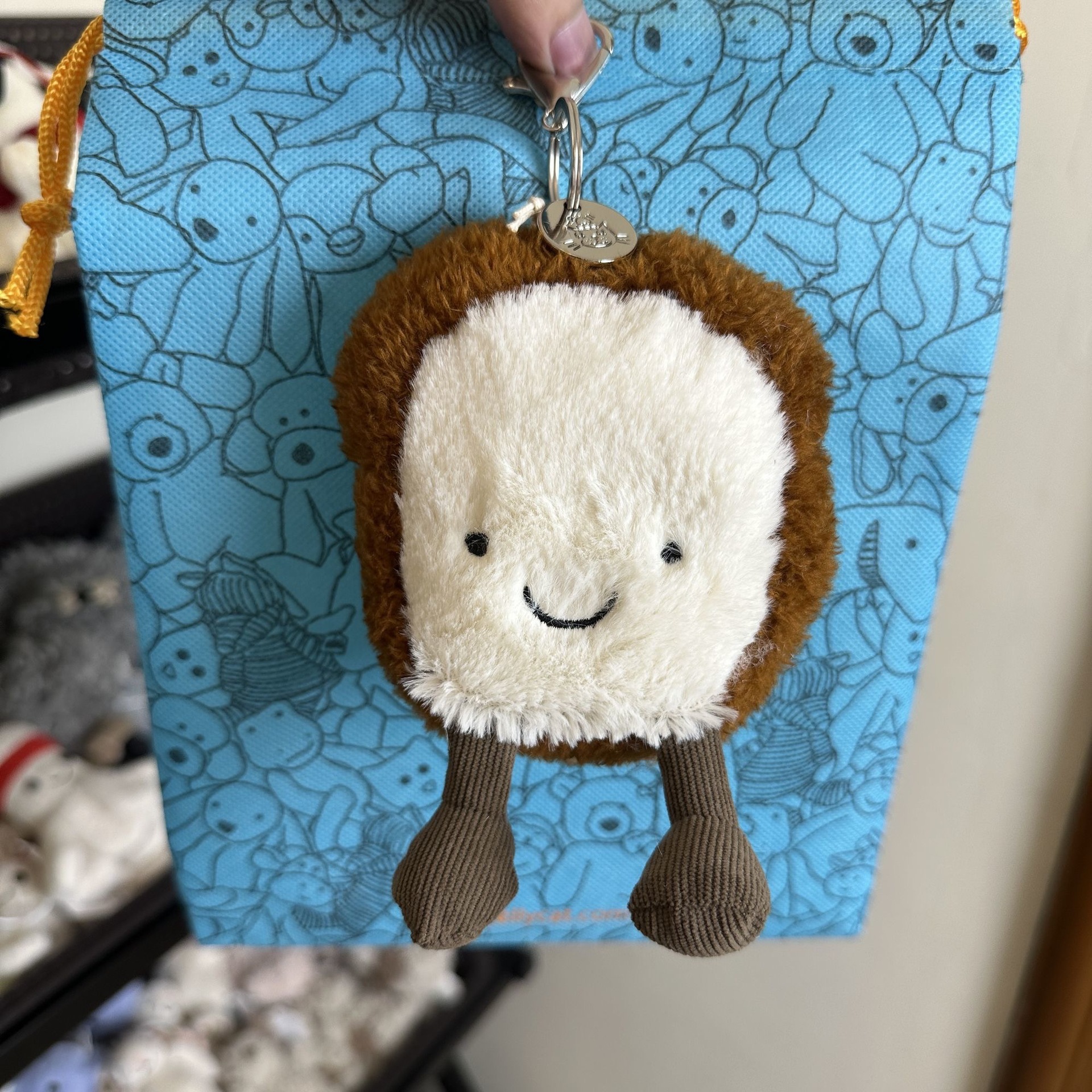 Bread pendant