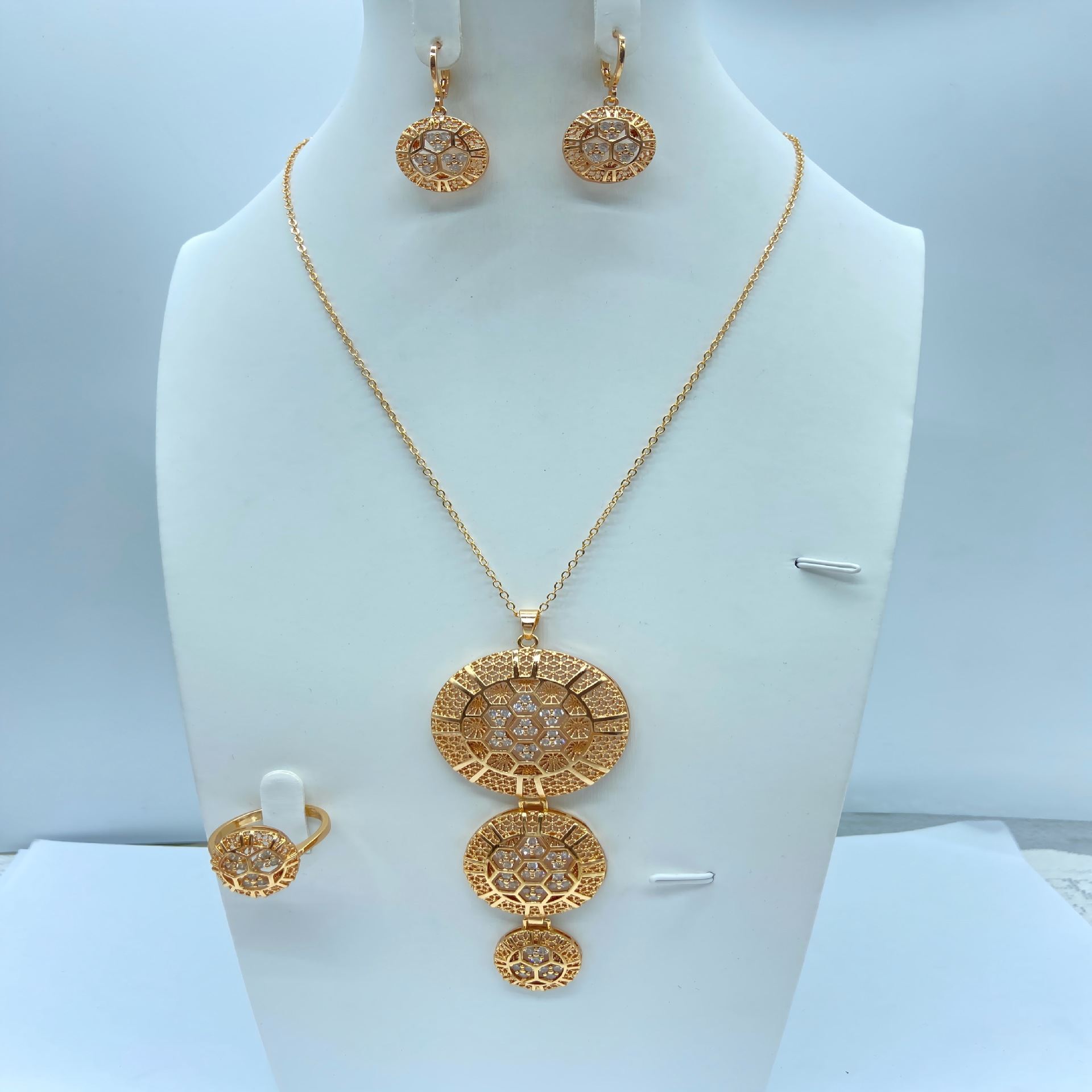 Transfronterizos de moda retro de Oriente Medio conjunto de joyería collar pendientes de boda banquete de bronce de lujo joyería dorada mujer