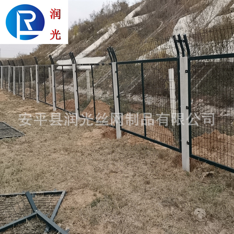 厂家现货供应铁路护栏网高铁防护网 公路隔离栅金属网片防护栅栏