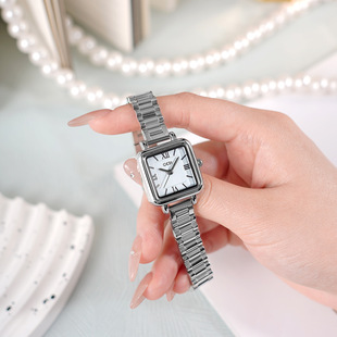 ����p�ݕr���nϵ�LС����ʯӢ�� �W���h���������ø��ֵ�ֱ�Ů