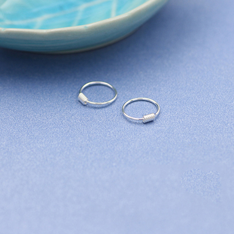 Geometric universal small design earrings for men and women, elegant accessory, light luxury style