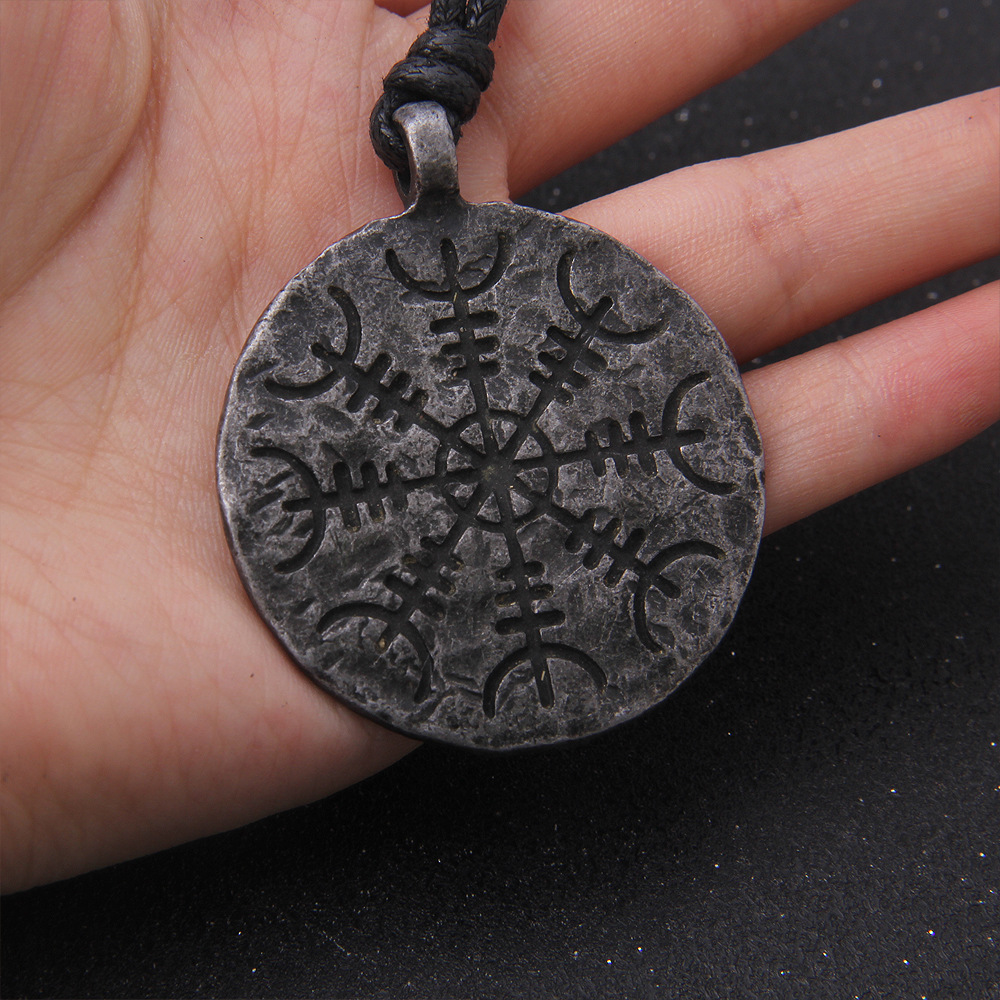 Retro Compass Rune Pendant Necklace For Men Nordic Style Jewelry_voghion.com