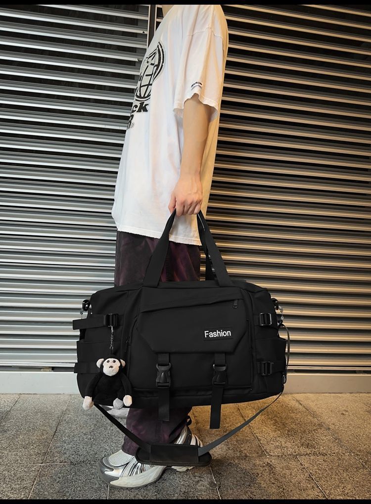 Travel bag with wet/dry separation, large capacity