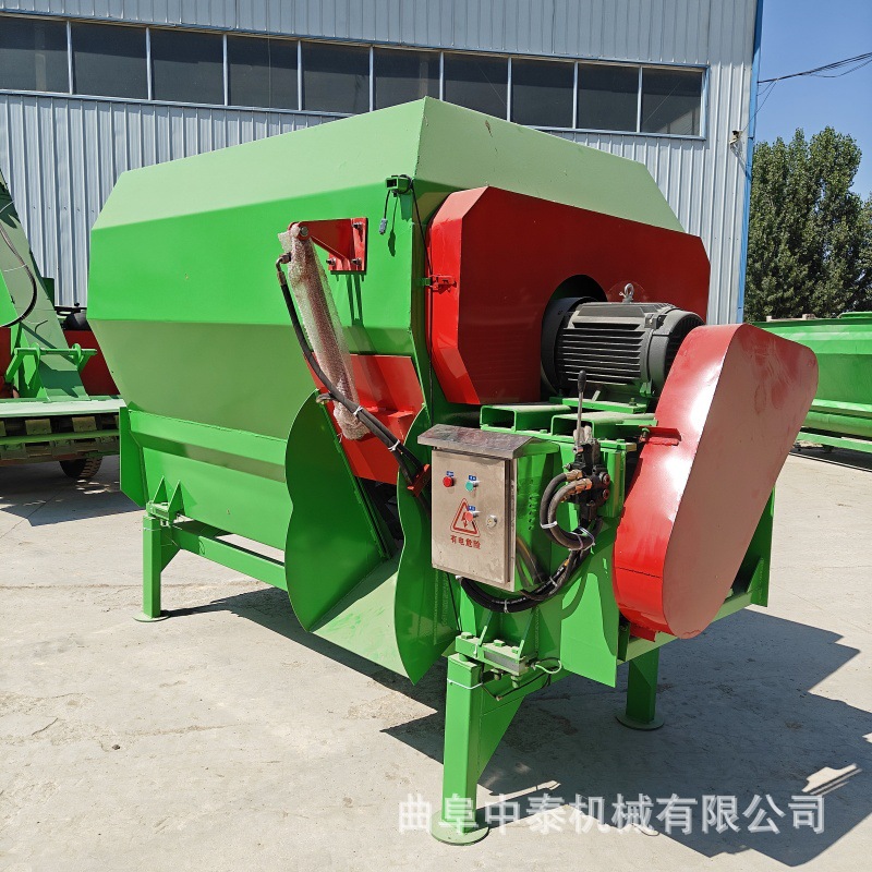 养殖饲料混合机 小型TMR搅拌机 三立方容量直连式粉碎搅拌机