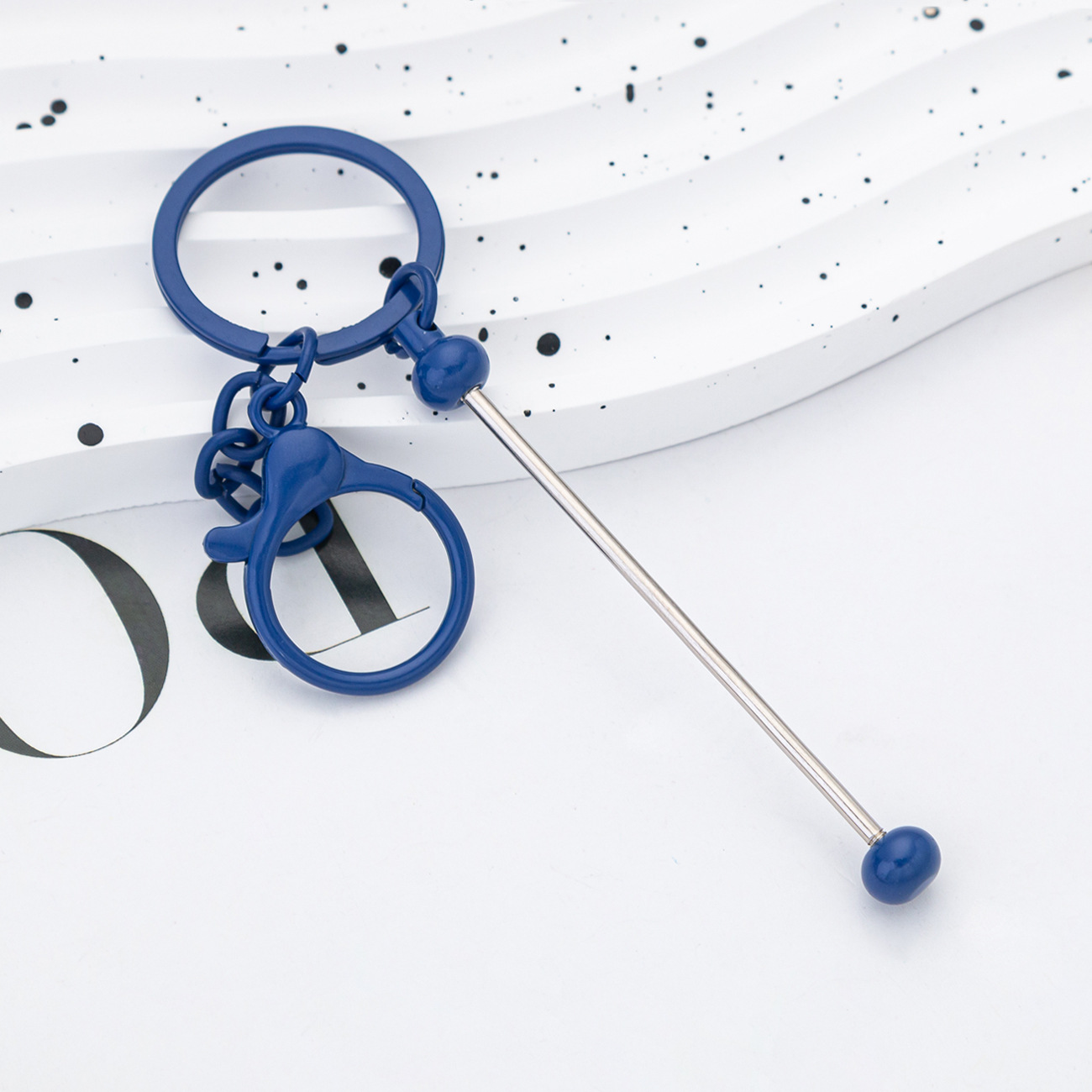 Nuevo DIY cuentas llavero al por mayor pequeño regalo colgante llavero de metal llavero de color gradiente