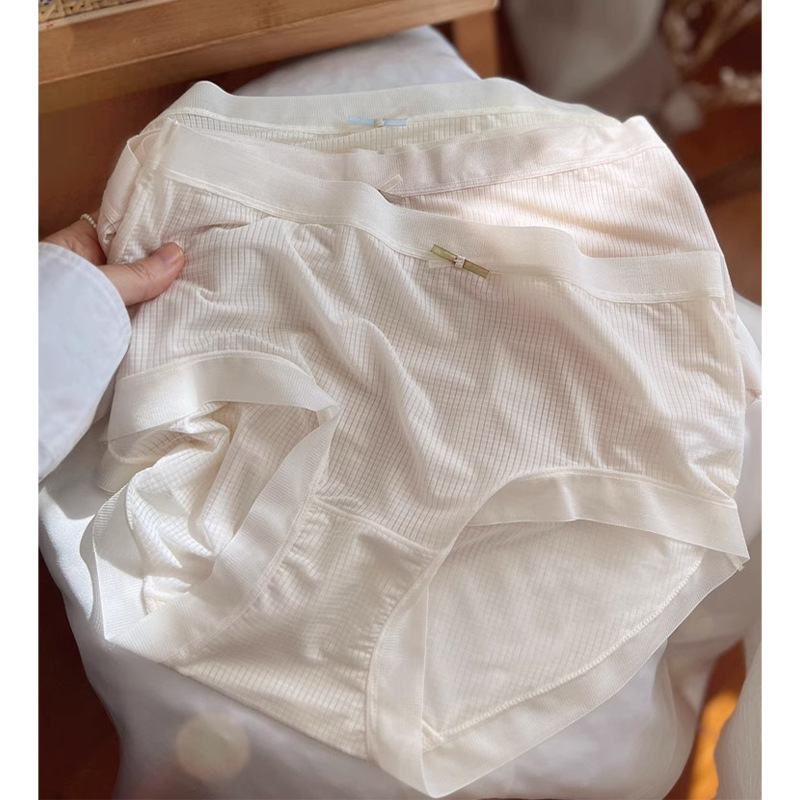 輕薄無痕三角褲涼肌感冰絲少女內褲速干中腰內褲女桑蠶絲棉襠批發