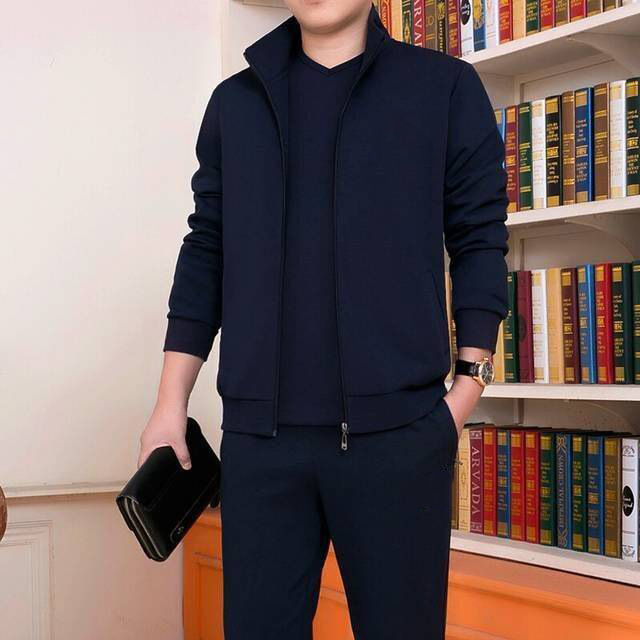 中高年スポーツスーツの男性の大きいサイズのお父さんは春と秋の中年の人のレジャーのスウェットのスポーツウェアの2つのセットを詰めます。|undefined